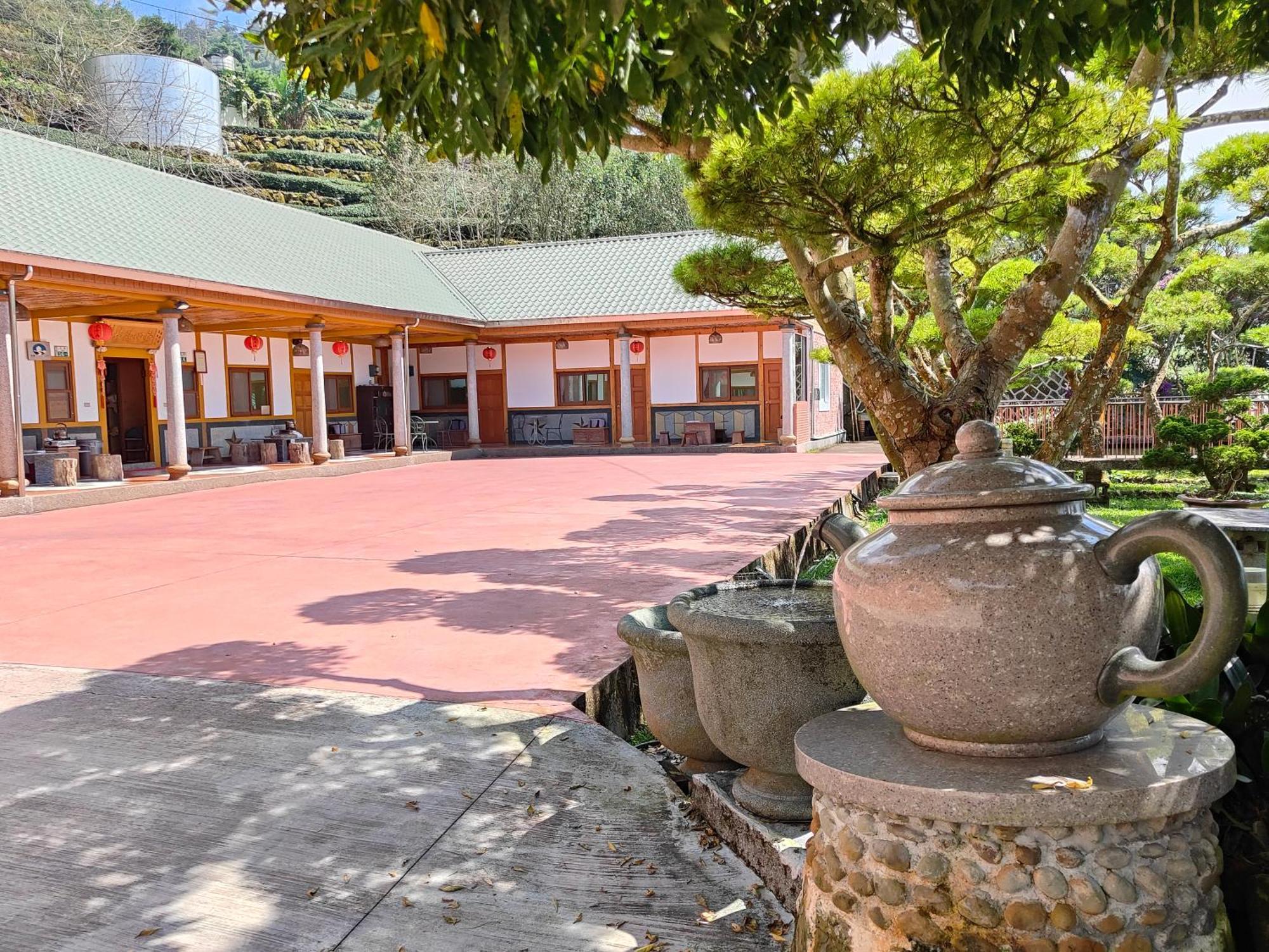 Chang Qing Ju Homestay Фенчиху Екстериор снимка